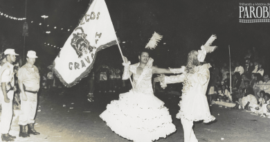 Desfile de Carnaval na Avenida Artuino Arsand na década de 1990